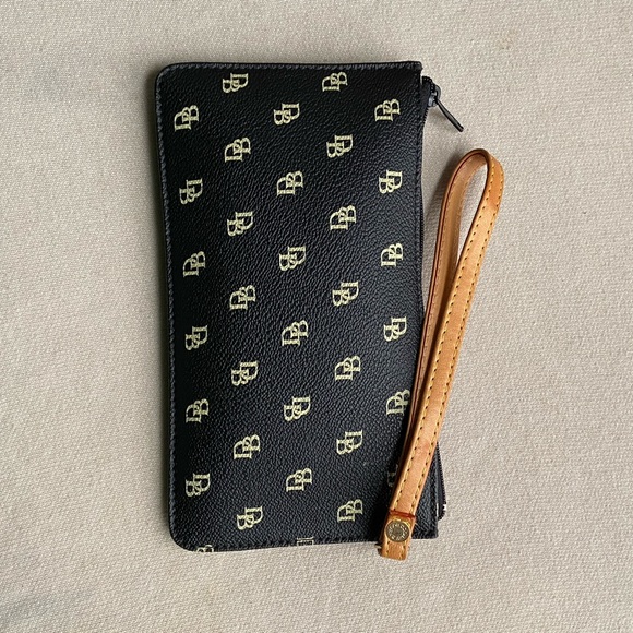 Dooney & Bourke wristlet. - Picture 6 of 13